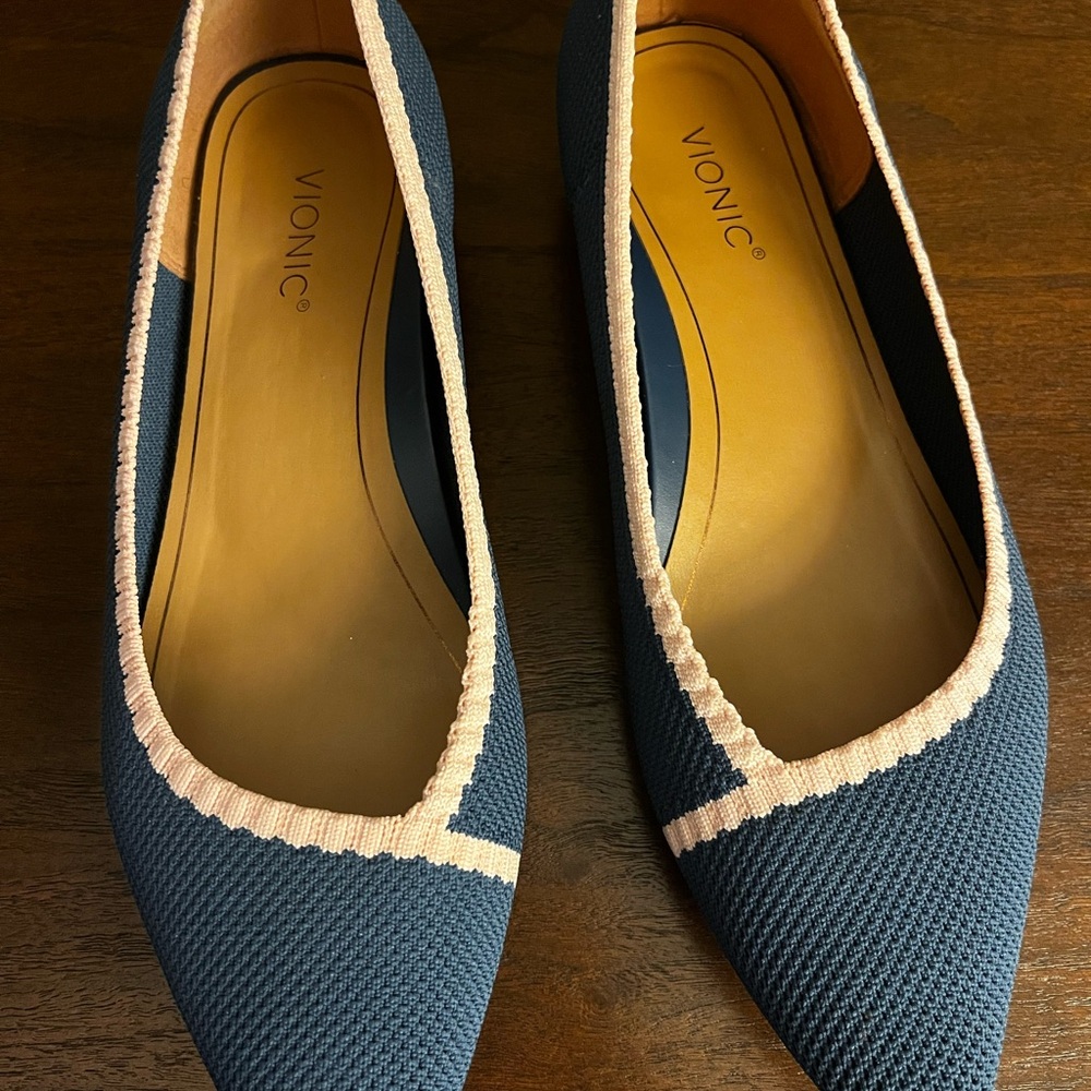 Vionic flats - like new!
